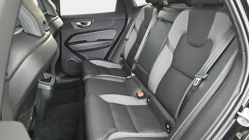 VOLVO XC60 XC60 B4 D AWD Plus Dark aut