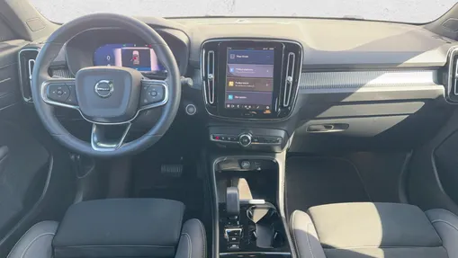 VOLVO XC40 XC40 B3 Plus Dark aut