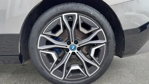 BMW iX iX xDrive40 76.6kWh