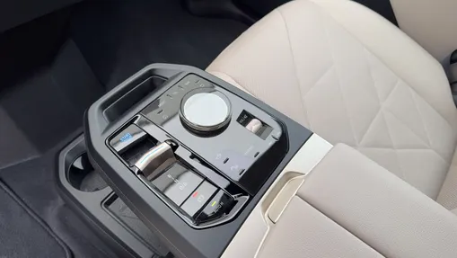 BMW iX iX xDrive40 76.6kWh