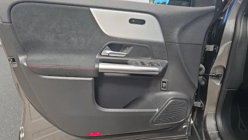MERCEDES-BENZ EQA EQA 250 66.5kWh AMG Line