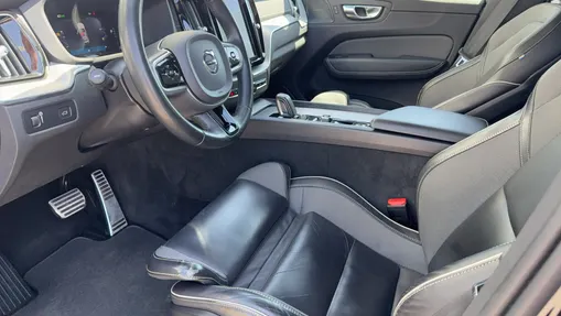 VOLVO XC60 XC60 B4 D AWD R-Design aut