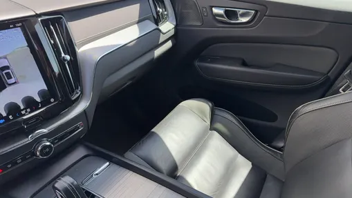 VOLVO XC60 XC60 B4 D AWD R-Design aut