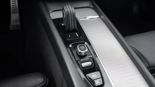 VOLVO XC60 XC60 T8 AWD Plug-In Hybrid R-Design aut