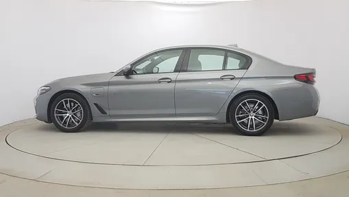 BMW Seria 5 530e xDrive M Sport sport-aut