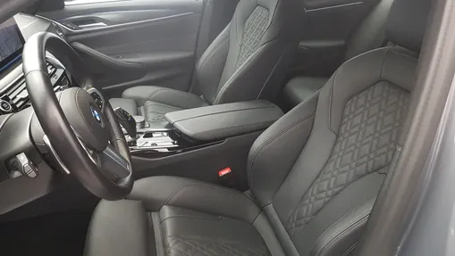 BMW Seria 5 530e xDrive M Sport sport-aut