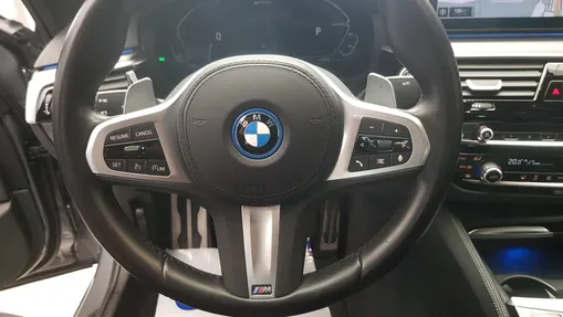 BMW Seria 5 530e xDrive M Sport sport-aut