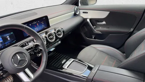 MERCEDES-BENZ CLA CLA 200 AMG Line 7G-DCT