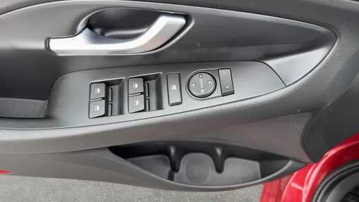 HYUNDAI i30 i30 1.5 DPI Classic +