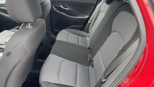 HYUNDAI i30 i30 1.5 DPI Classic +