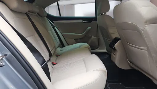 SKODA Superb Superb 2.0 TDI SCR Style