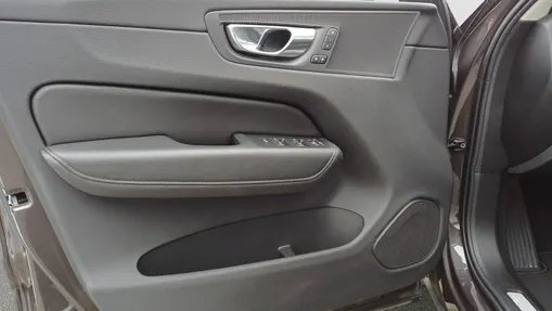VOLVO XC60 XC60 B5 B AWD Plus Dark aut