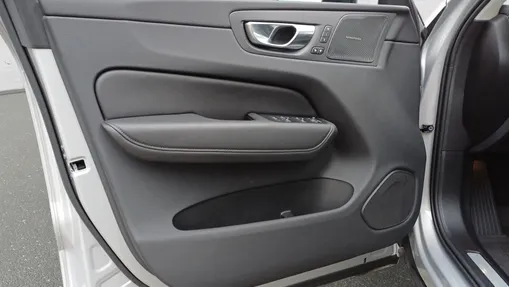 VOLVO XC60 XC60 T6 Plug-In Hybrid AWD Plus Dark aut