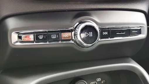 VOLVO XC40 XC40 B4 Plus Dark aut