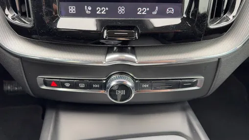 VOLVO XC60 XC60 B4 D AWD Plus Dark aut