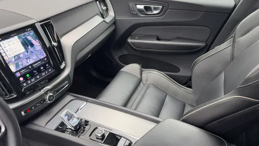 VOLVO XC60 XC60 B4 D AWD Plus Dark aut
