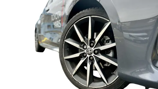 TOYOTA Yaris Yaris Hybrid 1.5 GR Sport