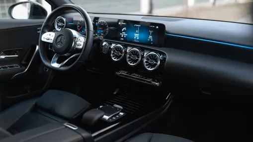 MERCEDES-BENZ A Klasa A 250 e AMG Line 8G-DCT