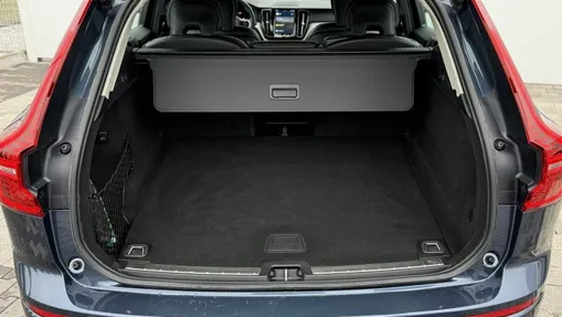 VOLVO XC60 XC60 B5 B AWD Plus Dark aut