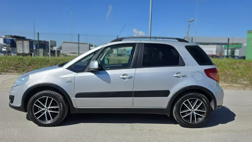 SUZUKI SX4 -