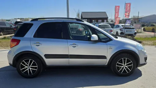 SUZUKI SX4 -