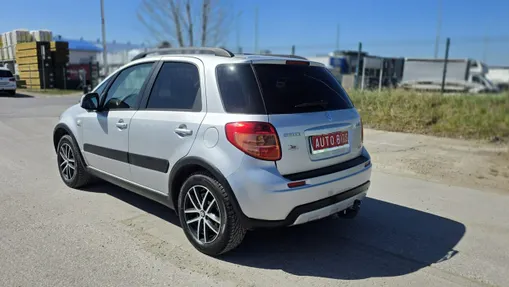 SUZUKI SX4 -