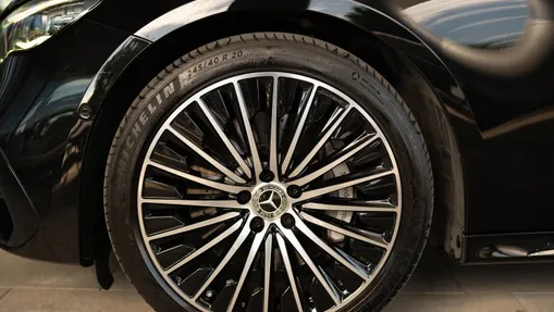 MERCEDES-BENZ E Klasa E 220 d mHEV 4-Matic AMG 9G-Tronic