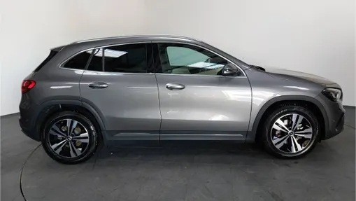 MERCEDES-BENZ GLA GLA 200 d Progressive 8G-DCT