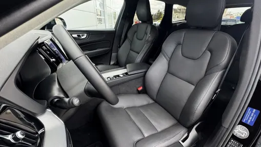 VOLVO XC60 XC60 B4 D Plus Dark aut