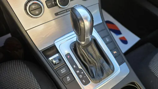 VOLKSWAGEN Passat -