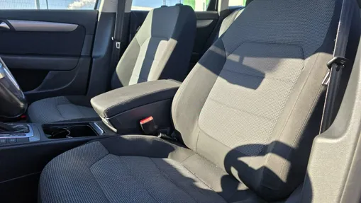 VOLKSWAGEN Passat -