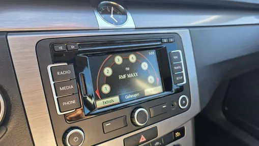VOLKSWAGEN Passat -