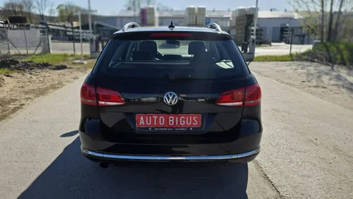 VOLKSWAGEN Passat -
