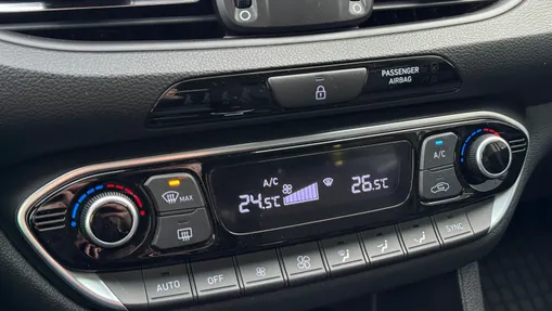 HYUNDAI i30 i30 1.0 T-GDI Smart DCT