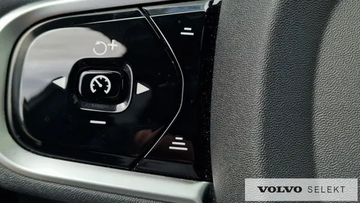 VOLVO XC60 XC60 T6 Plug-In Hybrid AWD Plus Dark aut