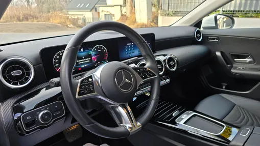 MERCEDES-BENZ CLA CLA 200 7G-DCT