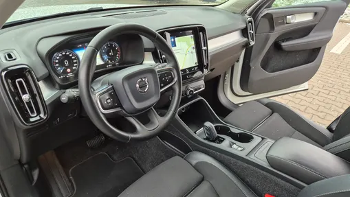 VOLVO XC40 XC40 T3 Momentum Pro aut