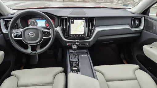 VOLVO XC60 XC60 T4 Momentum Pro aut