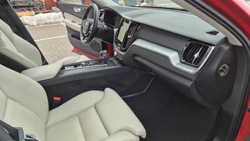 VOLVO XC60 XC60 T4 Momentum Pro aut