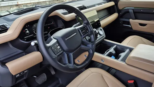 LAND ROVER Defender -