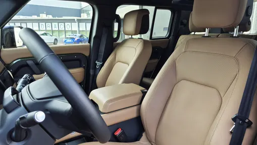 LAND ROVER Defender -