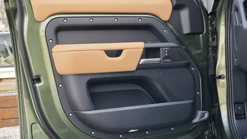 LAND ROVER Defender -
