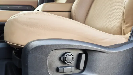LAND ROVER Defender -