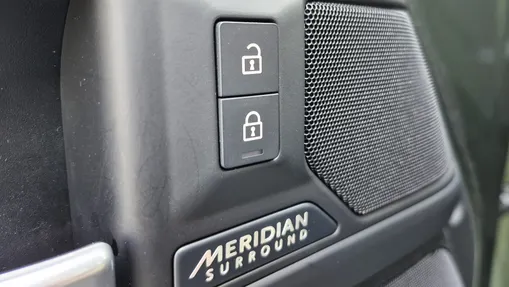 LAND ROVER Defender -