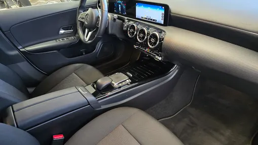 MERCEDES-BENZ CLA CLA 200 7G-DCT