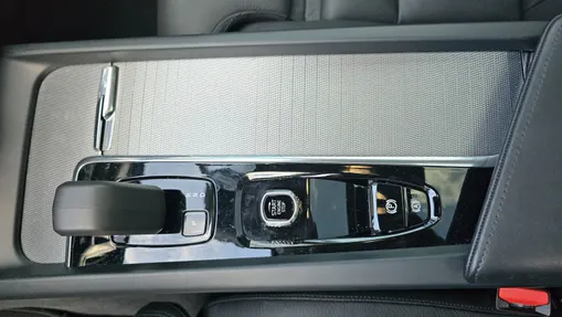 VOLVO XC60 XC60 T6 Plug-In Hybrid AWD Plus Dark aut
