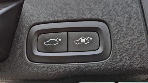 VOLVO XC60 XC60 T8 AWD Plug-In Hybrid R-Design aut