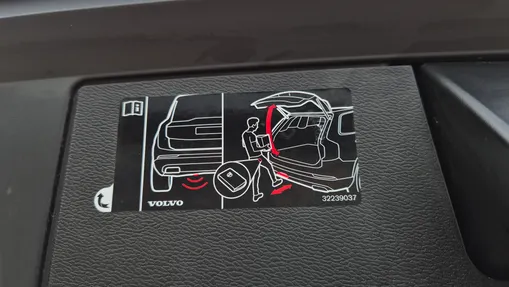 VOLVO XC60 XC60 T8 AWD Plug-In Hybrid R-Design aut