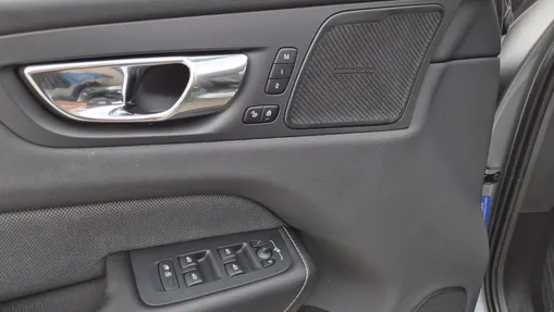 VOLVO XC60 XC60 T8 AWD Plug-In Hybrid R-Design aut