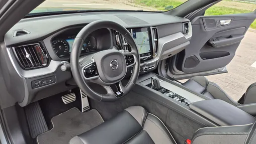 VOLVO XC60 XC60 T8 AWD Plug-In Hybrid R-Design aut